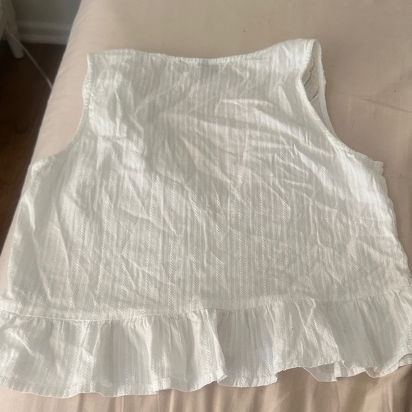 Chic White Ruffled Blouse - Picture 3 of 3